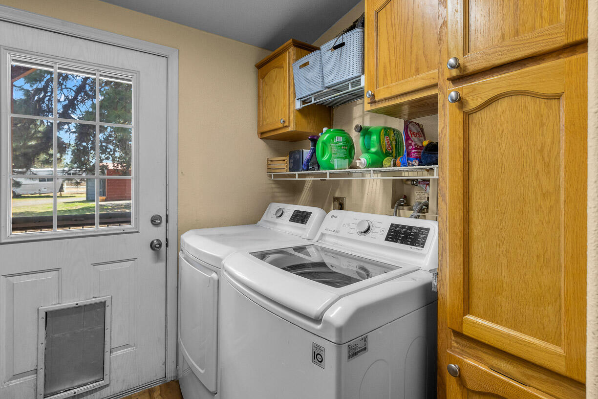 67500 Harrington Loop Road Bend, OR 97703 - Photo 23 of 72