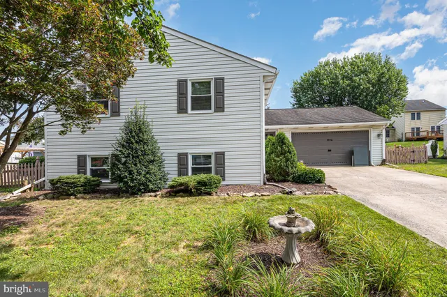 $384,900 | 1016 Teakwood Lane, Enola, PA 17025