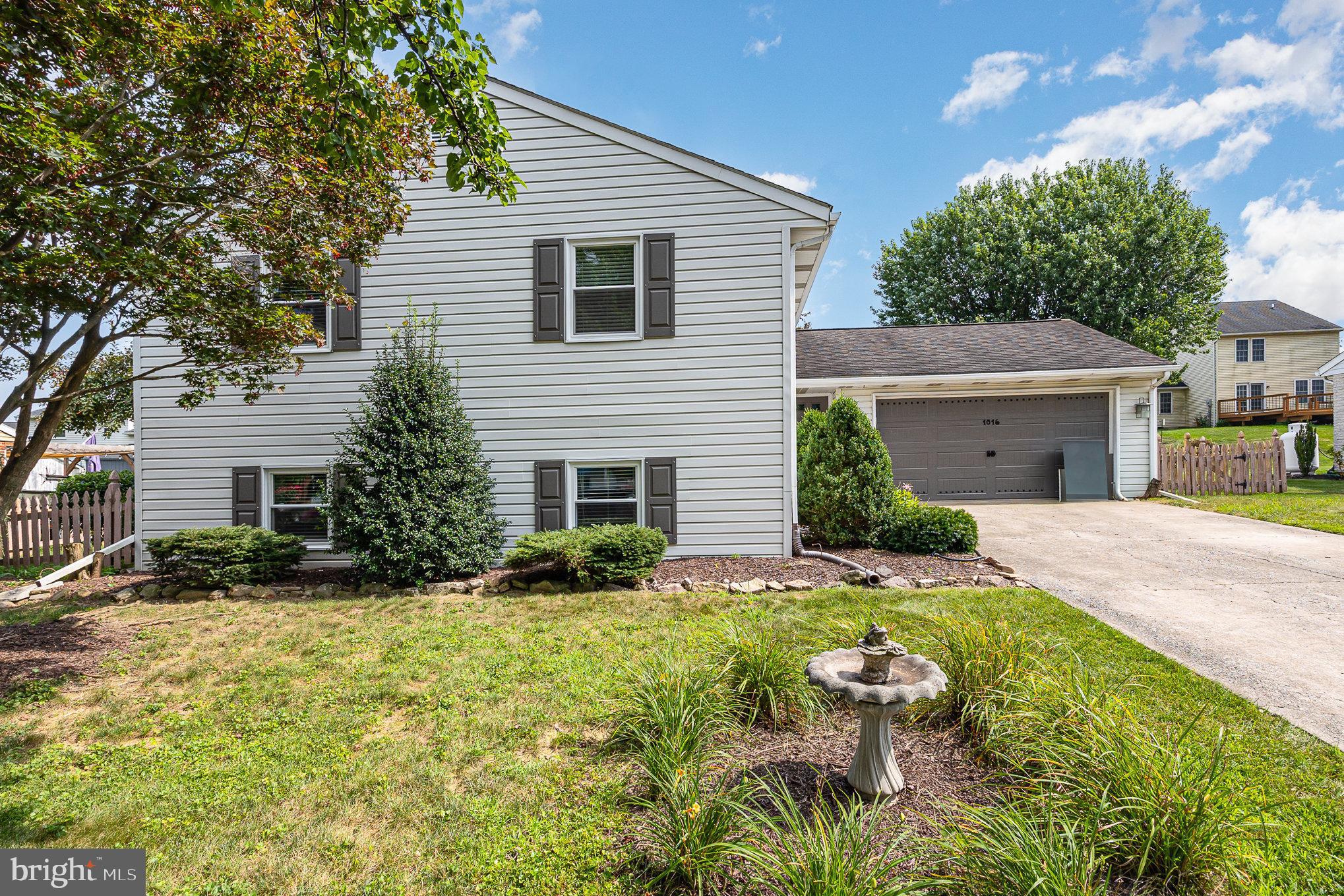 1016 Teakwood Lane Enola, PA 17025 - Photo 3 of 37