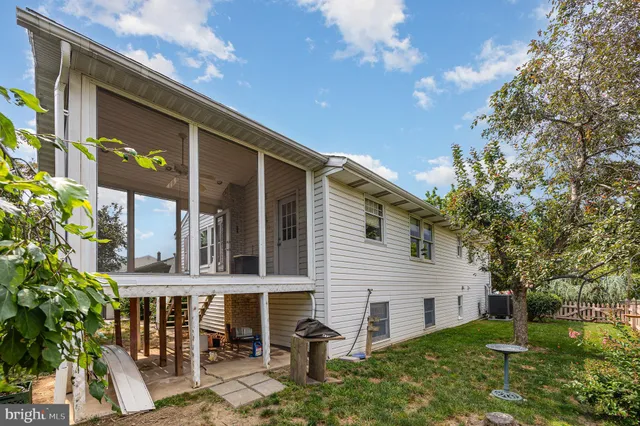 $384,900 | 1016 Teakwood Lane, Enola, PA 17025