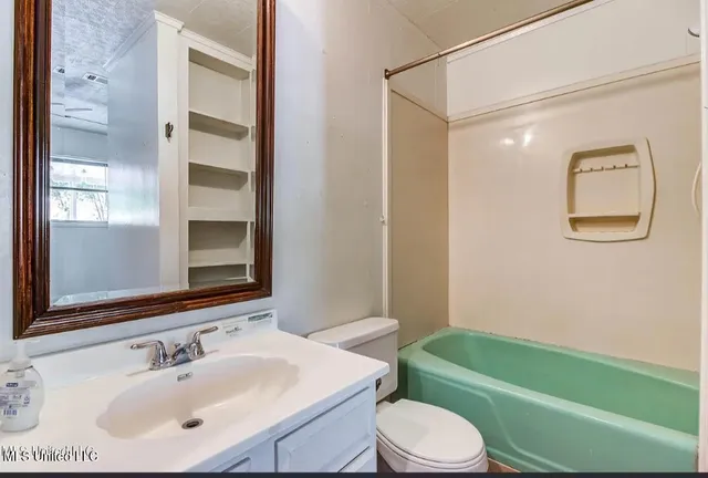 $2,200 | 1889 Greater Avenue, Biloxi, MS 39531