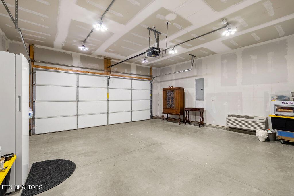 1210 Hampton Pl Circle Loudon, TN 37774 - Photo 36 of 39 Garage