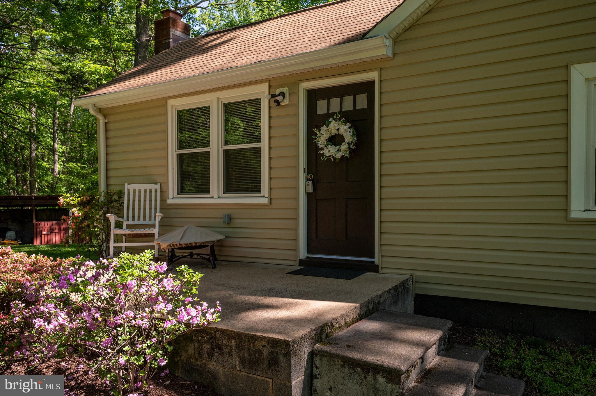 17400 Hudson Mill Road Culpeper, VA 22701 - Photo 4 of 20 COME INSIDE TO LOTS OF CHARM!