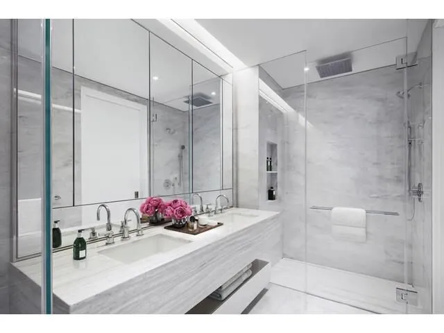 $3,495,000 | 200 East 59th Street, Unit 16A | Midtown East