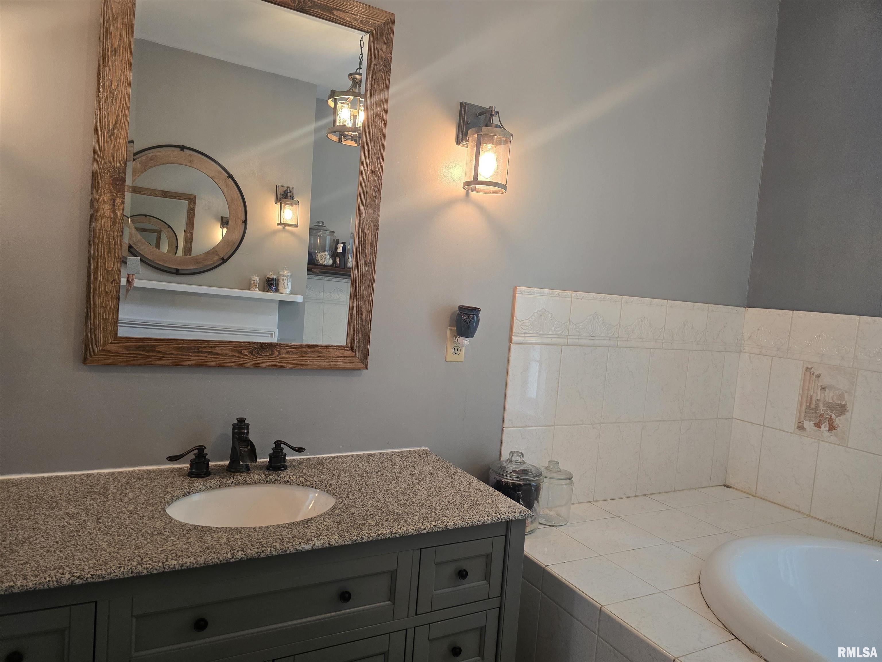 239 West Chestnut Street Canton, IL 61520 - Photo 62 of 83