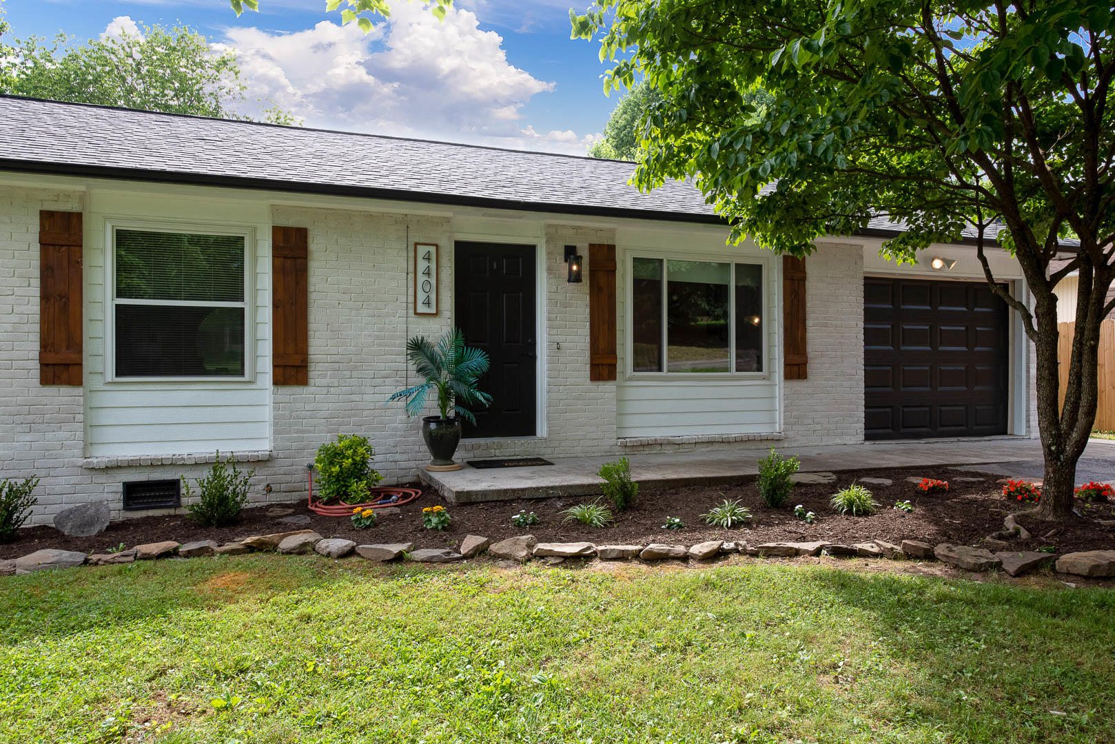 4404 Mascarene Road Knoxville, TN 37921 - Photo 1 of 29 Ma front stoop