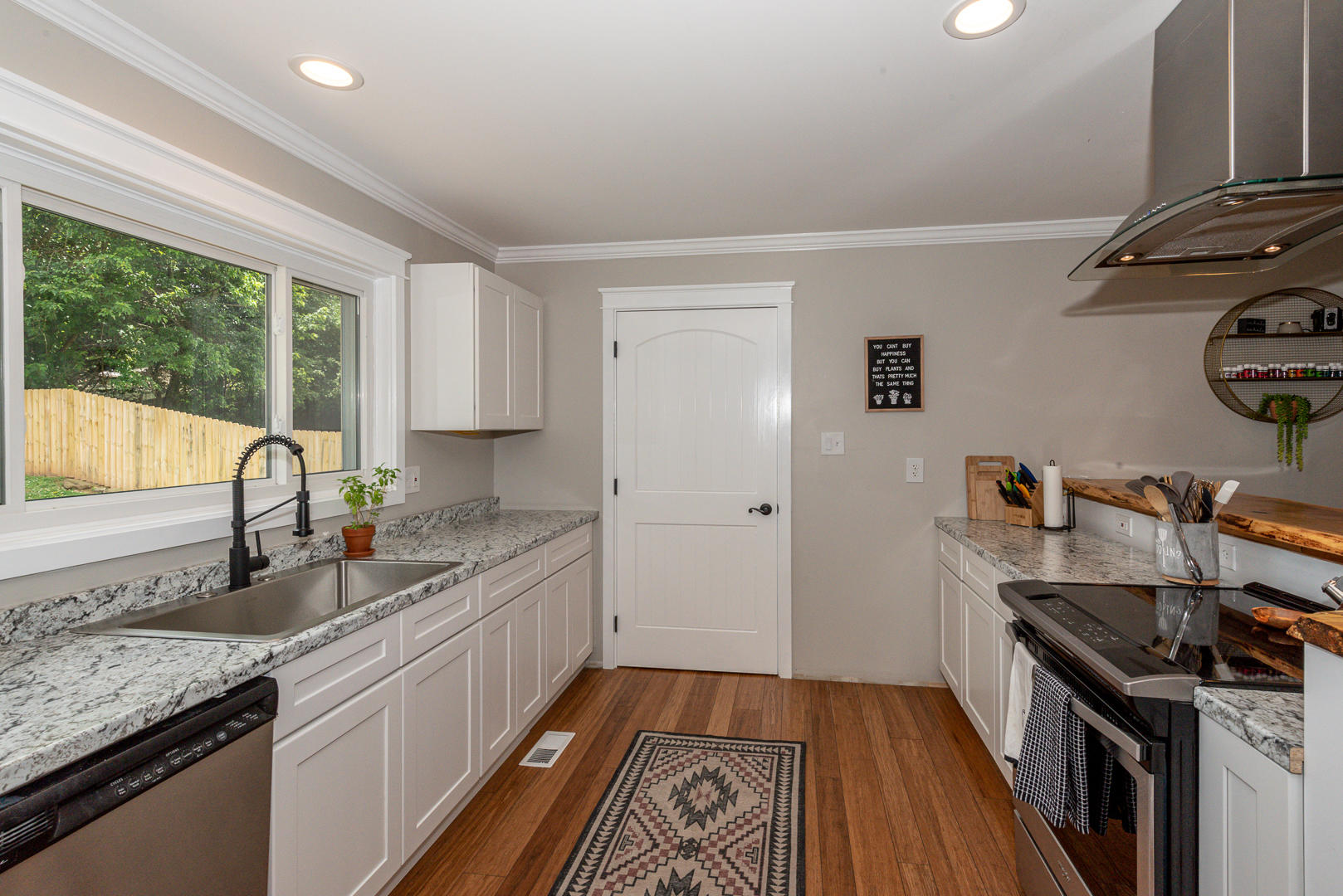 4404 Mascarene Road Knoxville, TN 37921 - Photo 10 of 29 Ma kitchen angle