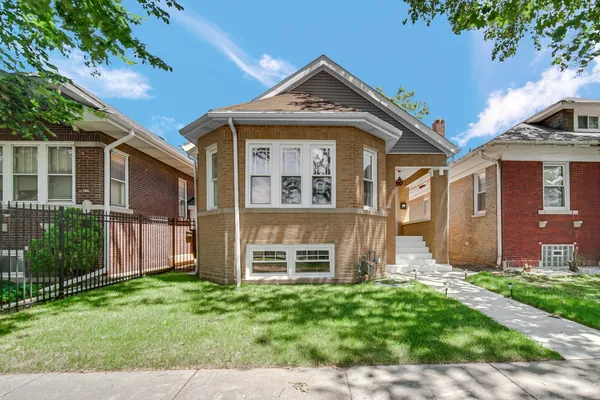 $674,900 | 6341 North Campbell Avenue, Chicago, IL 60659