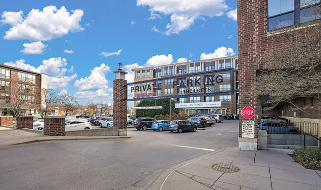 $279,900 | 4525 Park Commons Drive, Unit 320, St. Louis Park, MN 55416