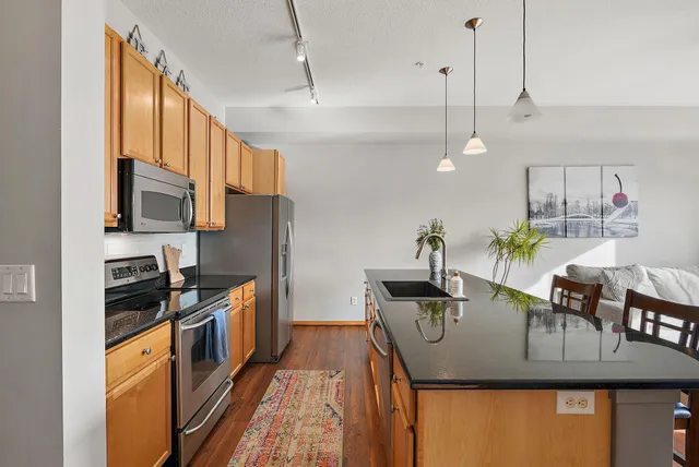 $279,900 | 4525 Park Commons Drive, Unit 320, St. Louis Park, MN 55416