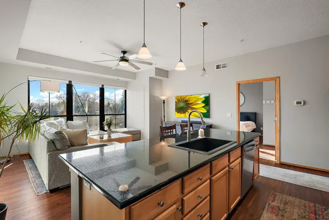 $279,900 | 4525 Park Commons Drive, Unit 320, St. Louis Park, MN 55416