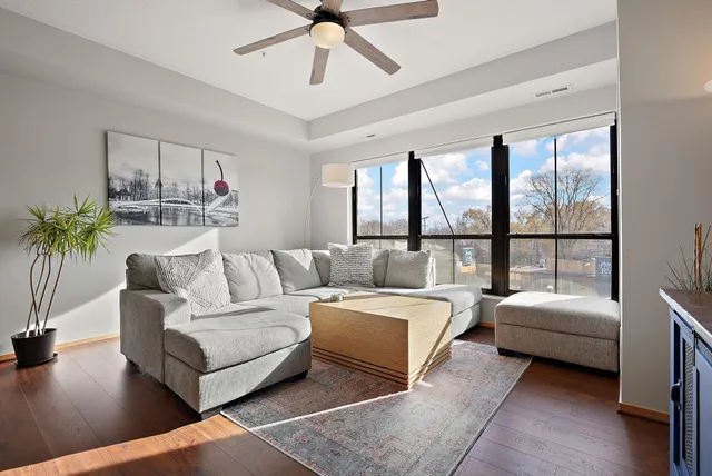 $279,900 | 4525 Park Commons Drive, Unit 320, St. Louis Park, MN 55416