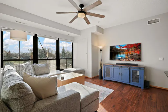 $279,900 | 4525 Park Commons Drive, Unit 320, St. Louis Park, MN 55416