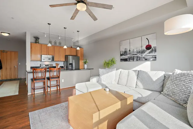 $279,900 | 4525 Park Commons Drive, Unit 320, St. Louis Park, MN 55416