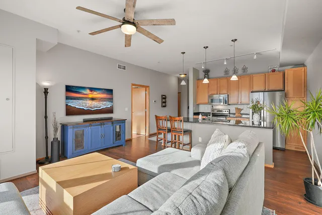 $279,900 | 4525 Park Commons Drive, Unit 320, St. Louis Park, MN 55416