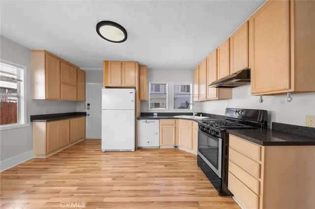 $4,000 | 1244 North Las Palmas Avenue, Los Angeles, CA 90038