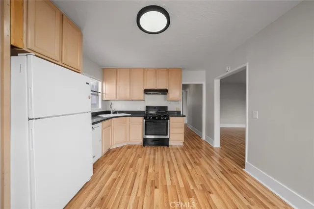 $4,000 | 1244 North Las Palmas Avenue, Los Angeles, CA 90038