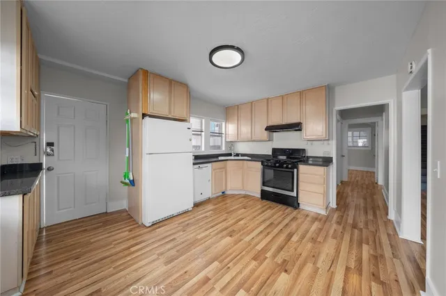 $4,000 | 1244 North Las Palmas Avenue, Los Angeles, CA 90038