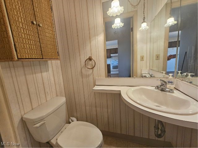 6472 State Road, Unit J8 Cleveland, OH 44134 - Photo 7 of 26 Half bathroom on first floor