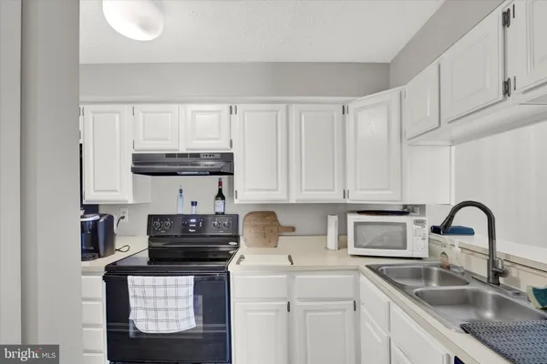 $205,000 | 200 Oak Leaf Circle, Unit 200L, Abingdon, MD 21009