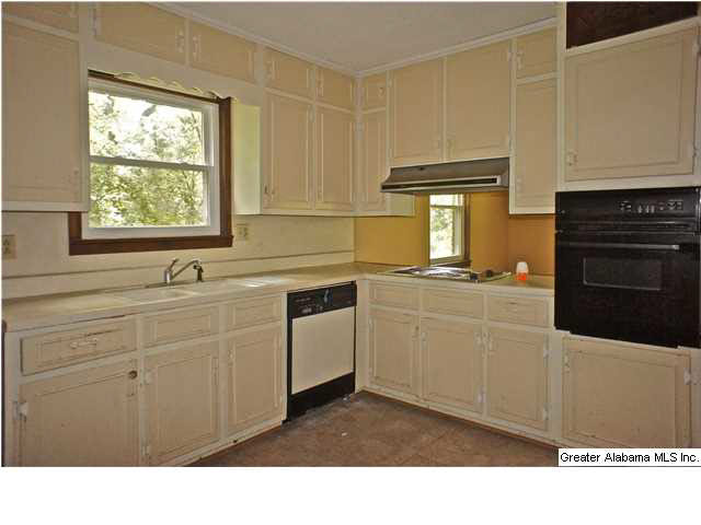 336 Sun Valley Road Birmingham, AL 35215 - Photo 4 of 32