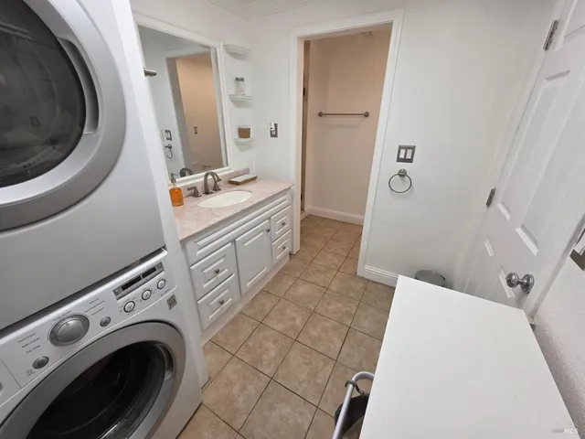 a view of living room washer and dryer