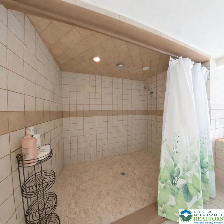 162 Oak Ridge Drive Milford, PA 18337 - Photo 26 of 37