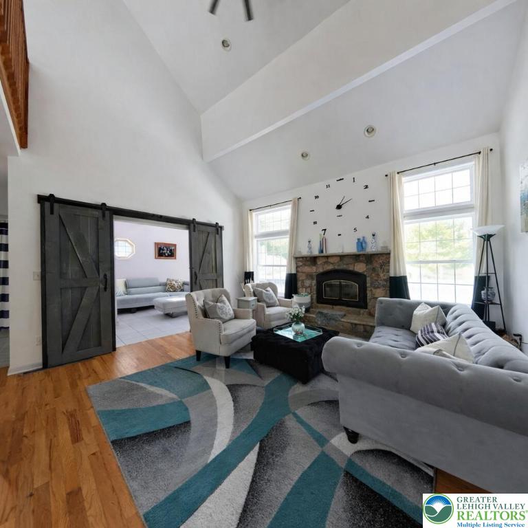 162 Oak Ridge Drive Milford, PA 18337 - Photo 3 of 37