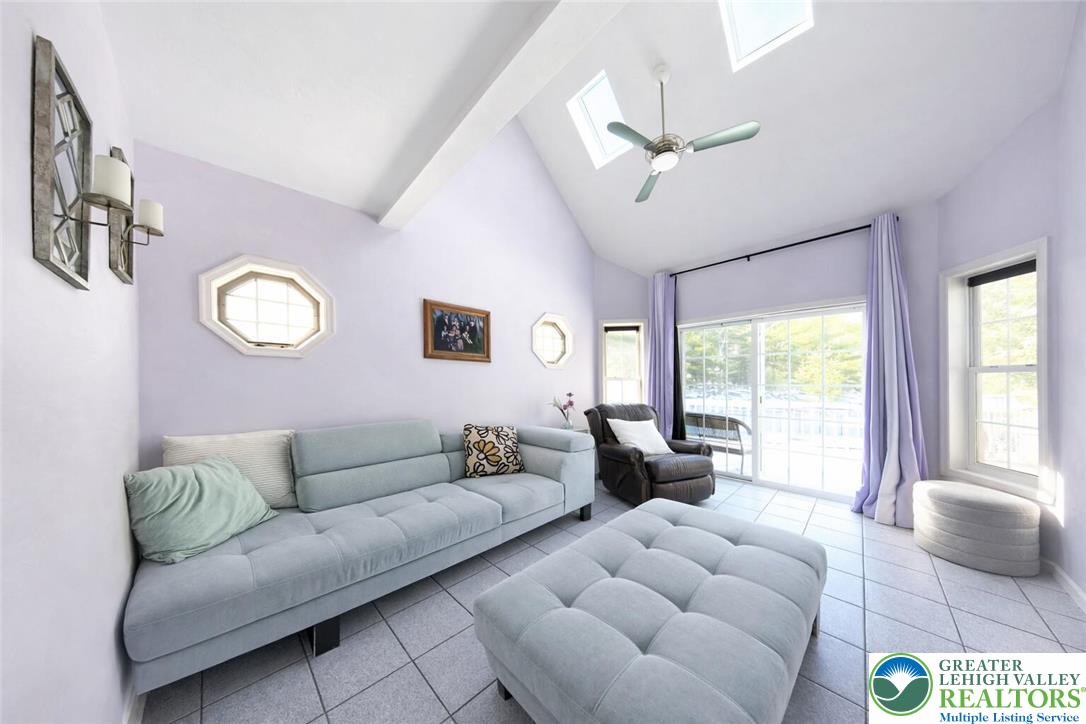 162 Oak Ridge Drive Milford, PA 18337 - Photo 4 of 37