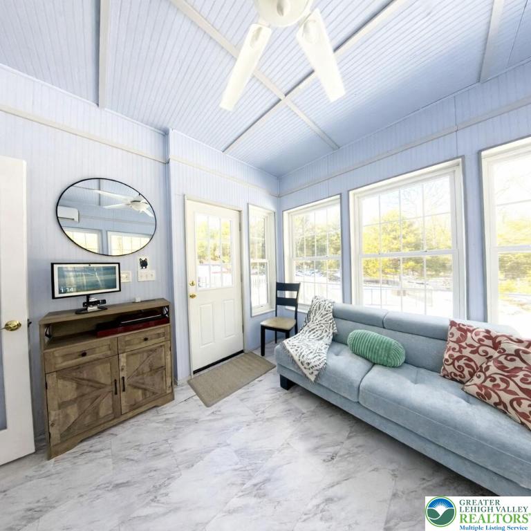 162 Oak Ridge Drive Milford, PA 18337 - Photo 5 of 37