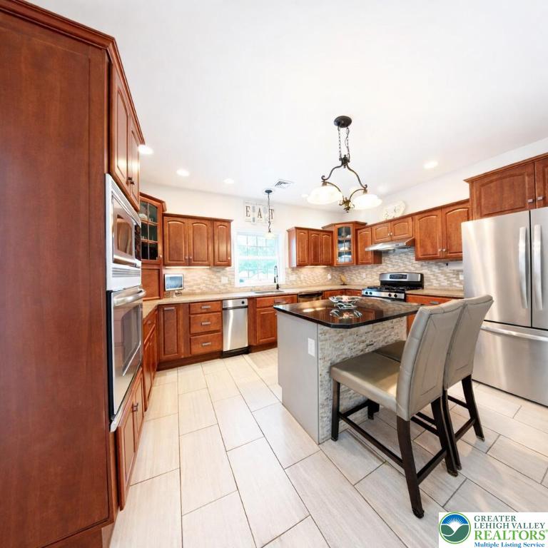 162 Oak Ridge Drive Milford, PA 18337 - Photo 7 of 37