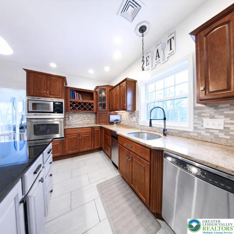 162 Oak Ridge Drive Milford, PA 18337 - Photo 8 of 37