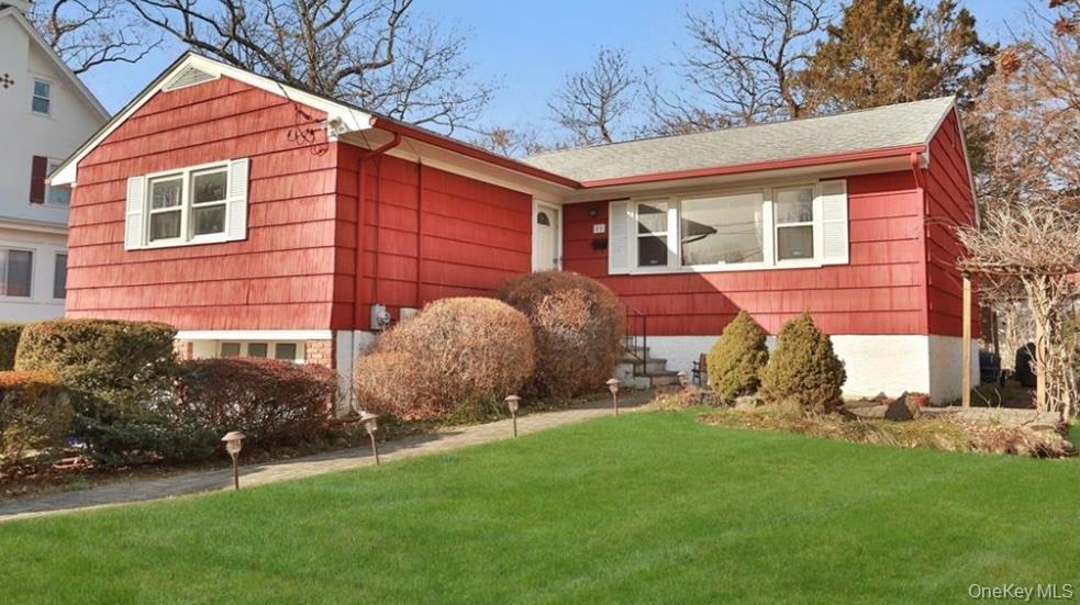 11 Muir Place New Rochelle, NY 10801 - Photo 1 of 18