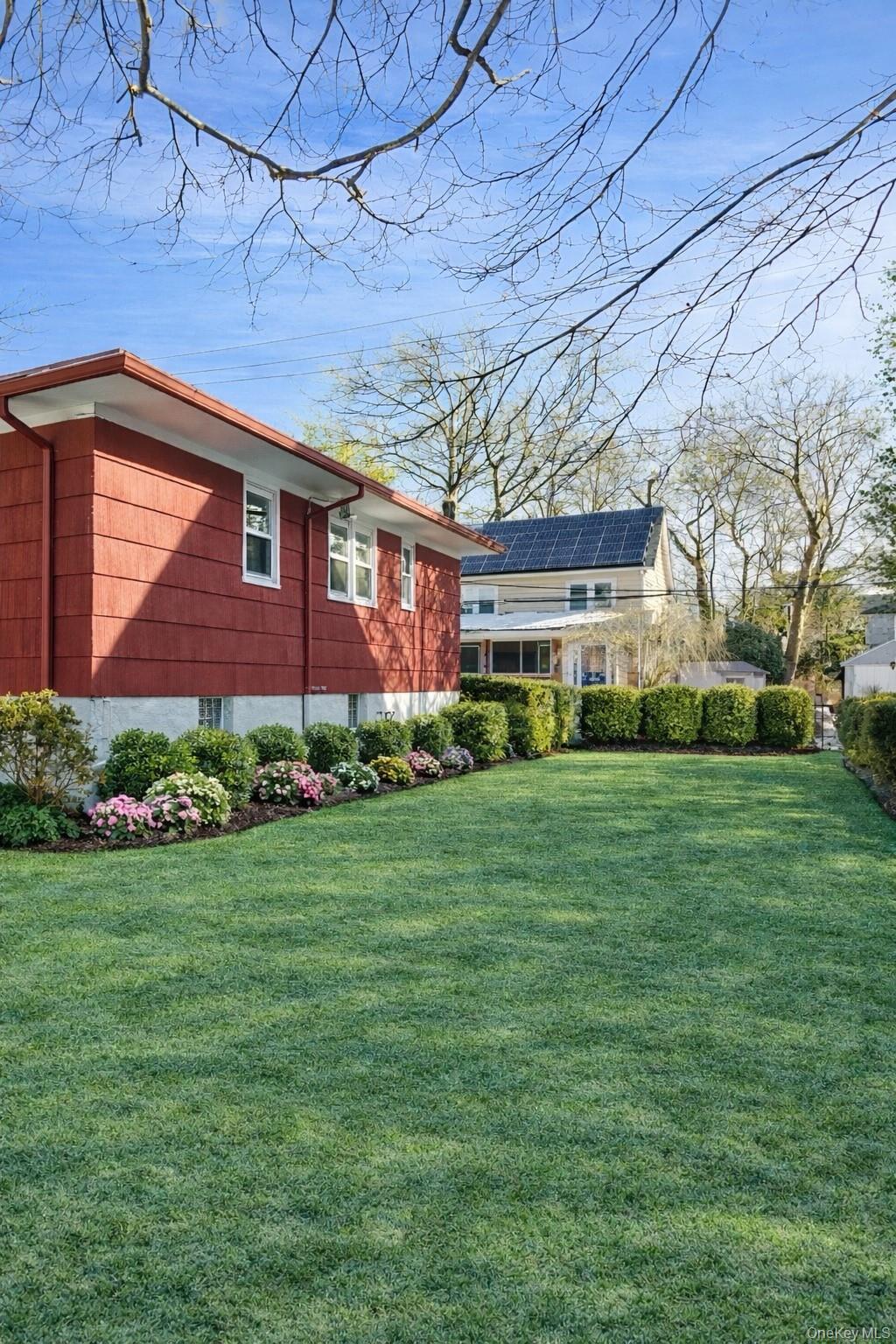 11 Muir Place New Rochelle, NY 10801 - Photo 2 of 30 Expansive Side Yard