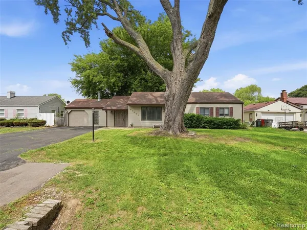 $170,000 | 37843 Emery Street, Clinton Township, MI 48036