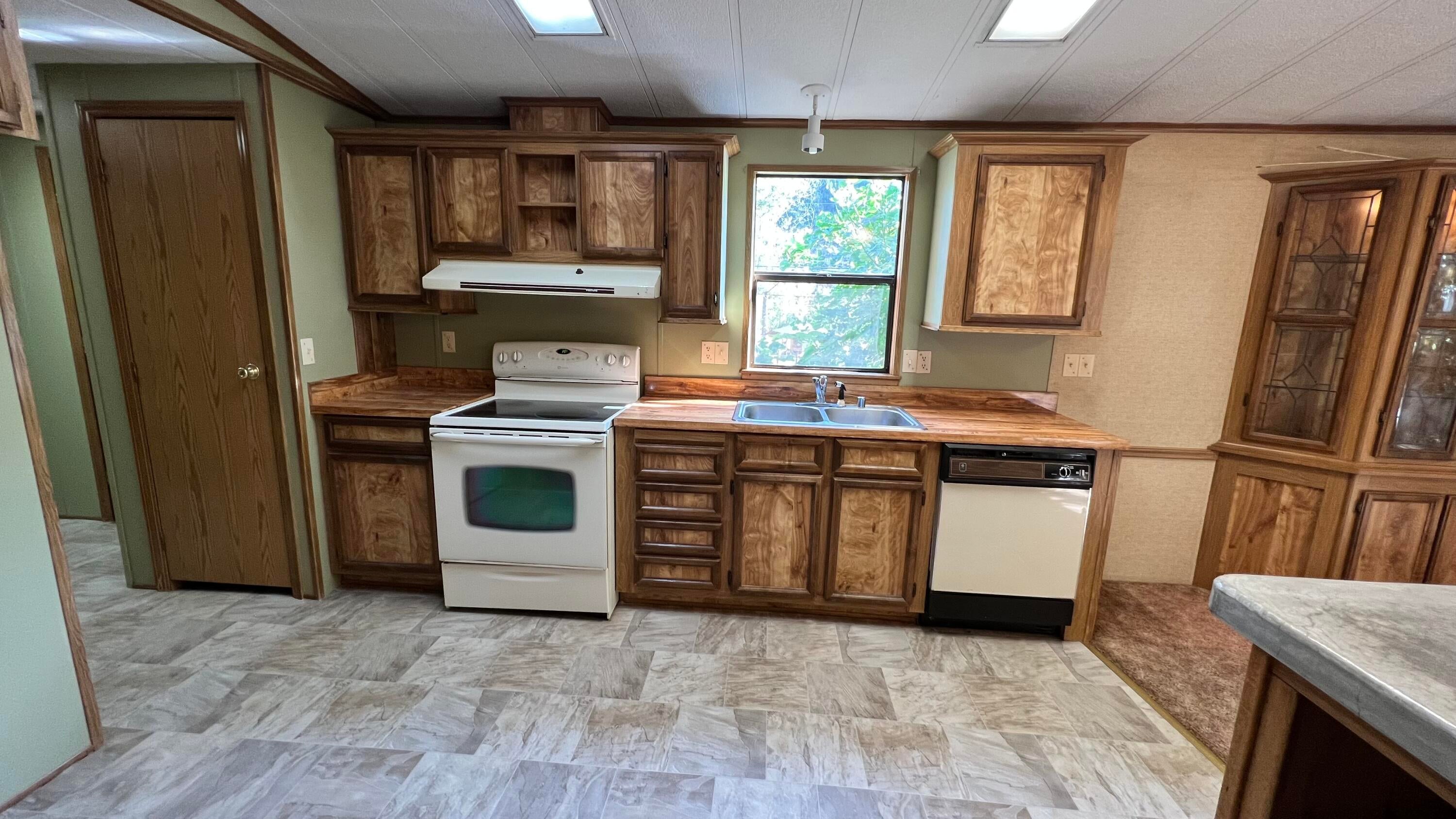 321 Taylor Road Trail, OR 97541 - Photo 15 of 56 Kitchen
