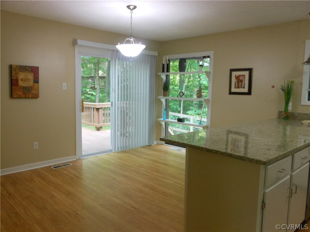 3302 Broad Oaks Road Midlothian, VA 23112 - Photo 4 of 18 Eat-in Kitchen with Granite Counter tops