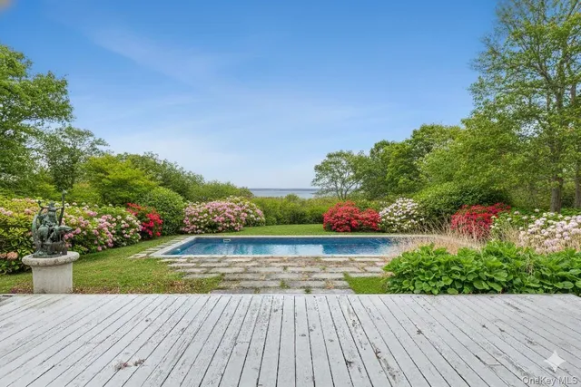 $2,700,000 | 68 Three Mi Hbr Hog Crk Highway, East Hampton, NY 11937