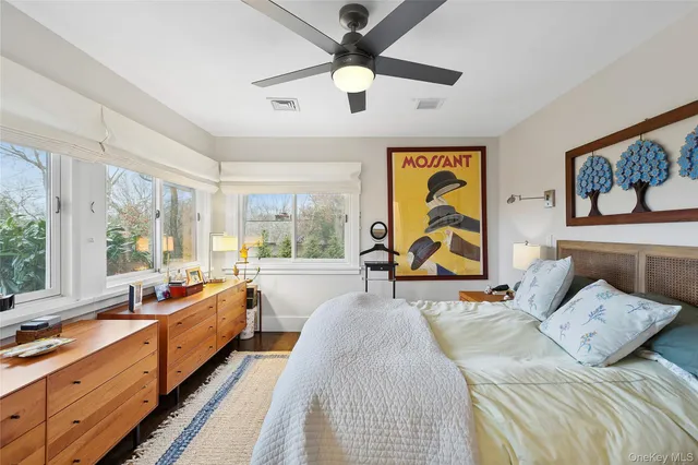 $2,700,000 | 68 Three Mi Hbr Hog Crk Highway, East Hampton, NY 11937