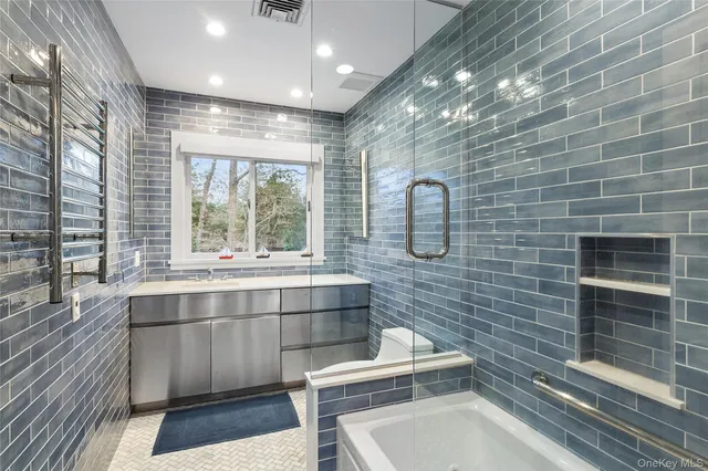 $2,700,000 | 68 Three Mi Hbr Hog Crk Highway, East Hampton, NY 11937