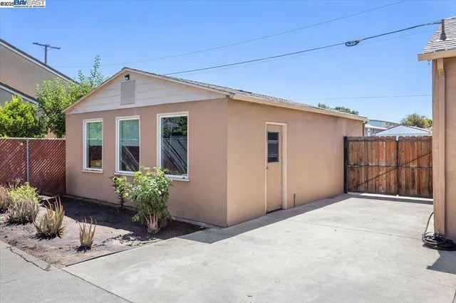 a front view of house with yard