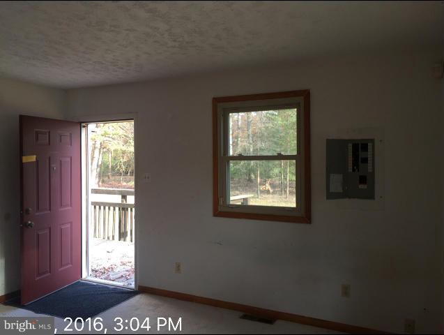 8712 Timothy Road Brandywine, MD 20613 - Photo 23 of 30 Living Room