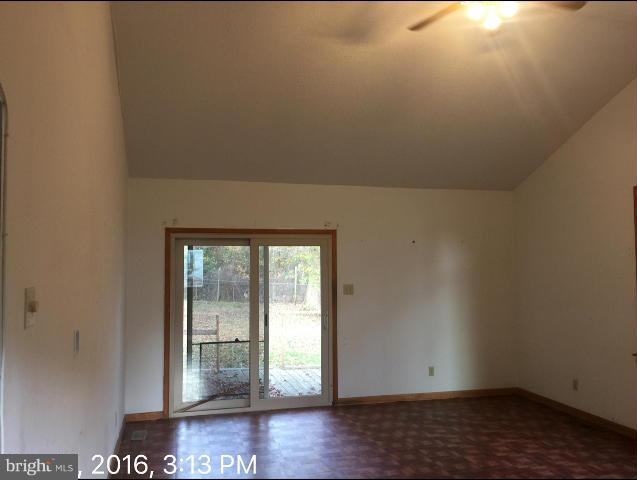 8712 Timothy Road Brandywine, MD 20613 - Photo 6 of 30 Living Room