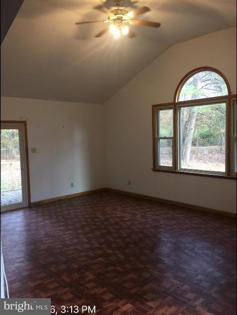 8712 Timothy Road Brandywine, MD 20613 - Photo 7 of 30 Living Room