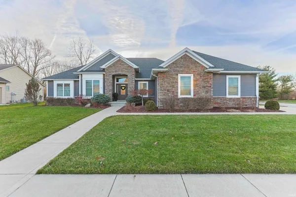 $689,900 | 709 West Shore Drive, Osceola, IN 46561