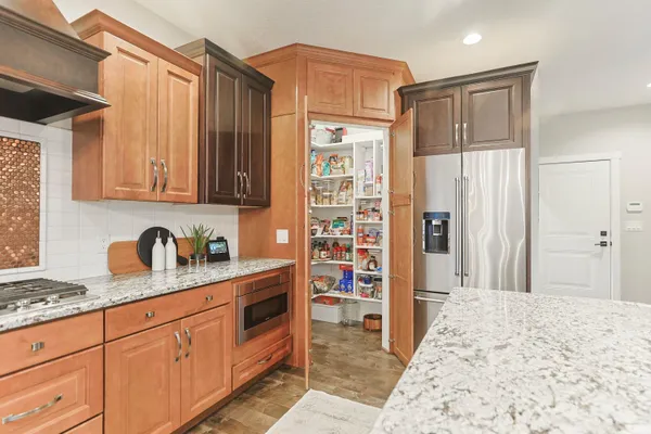 $689,900 | 709 West Shore Drive, Osceola, IN 46561