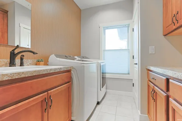 $689,900 | 709 West Shore Drive, Osceola, IN 46561