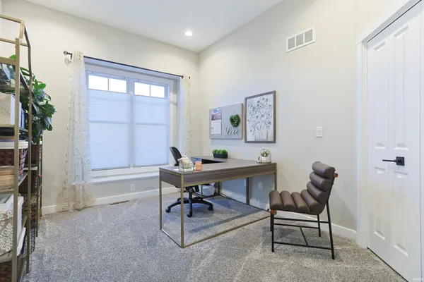 $689,900 | 709 West Shore Drive, Osceola, IN 46561