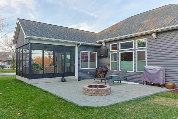 $689,900 | 709 West Shore Drive, Osceola, IN 46561