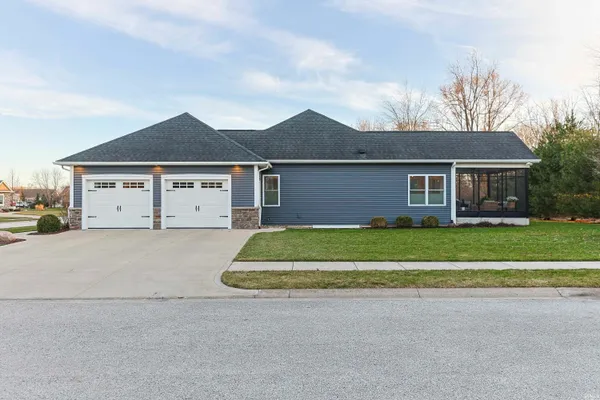 $689,900 | 709 West Shore Drive, Osceola, IN 46561